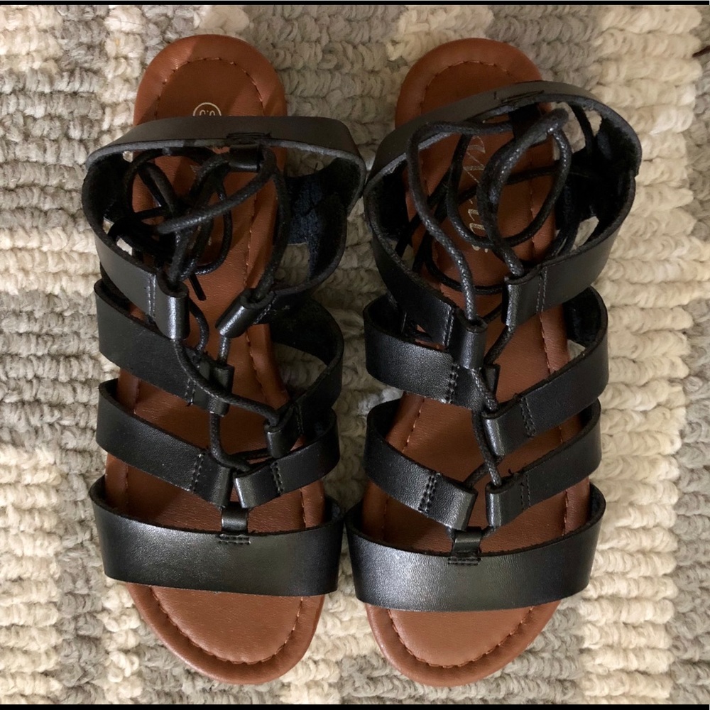 Wells | NWT Ankle Tie Sandals